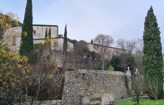 Languedoc-Roussillon Village de gîtes à vendre